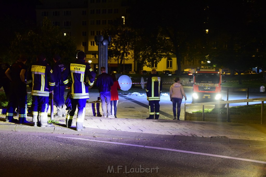 Einsatz BF Messerstecherei Koeln Neustadt Nord Eberplatz Platzmitte P029.JPG - Miklos Laubert